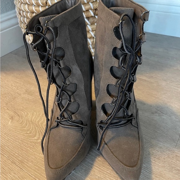 Grey lace up booties - Picture 3 of 3